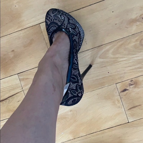 Ladies Shoes - Picture 6 of 10